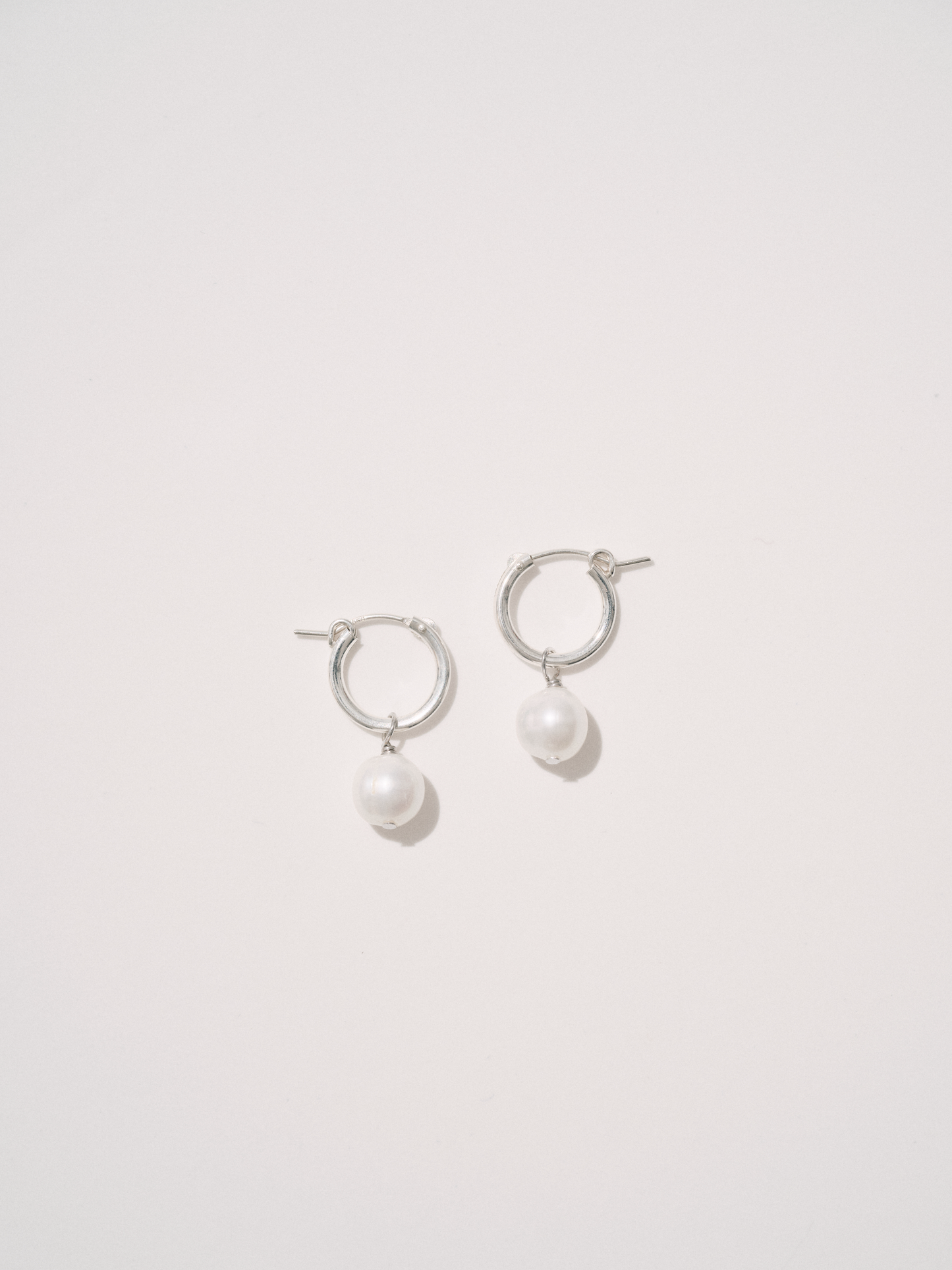 one pearl hoop earrings　一粒パールピアス