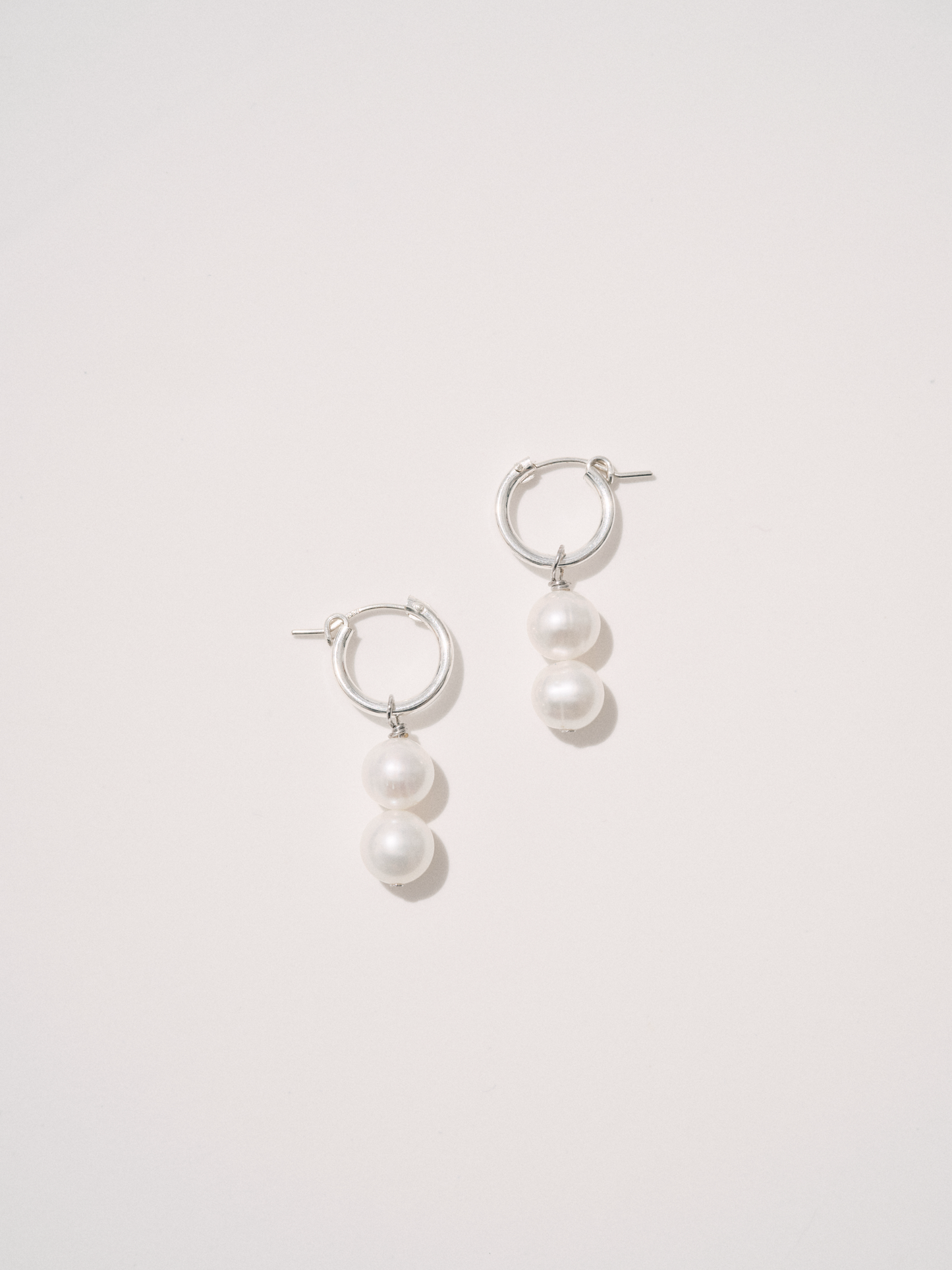 two pearls hoop earrings　二粒パールピアス